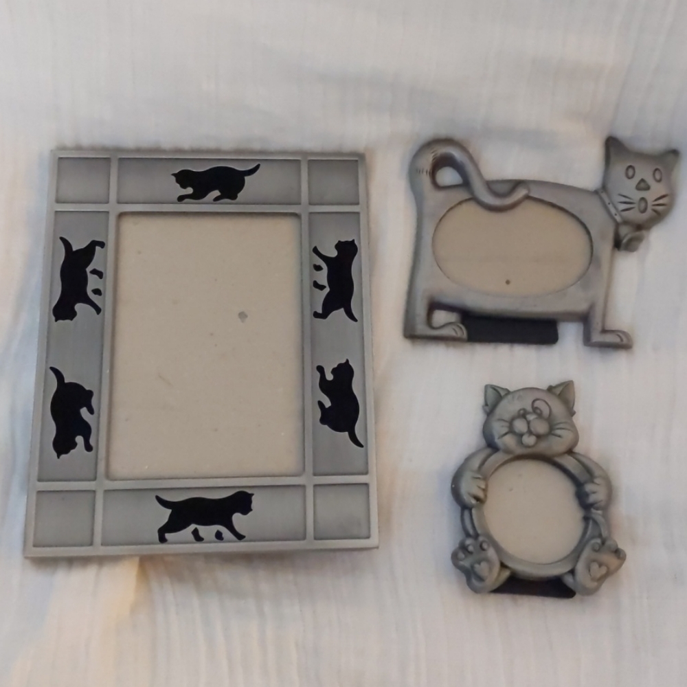 Lot of cat frames in silver and black